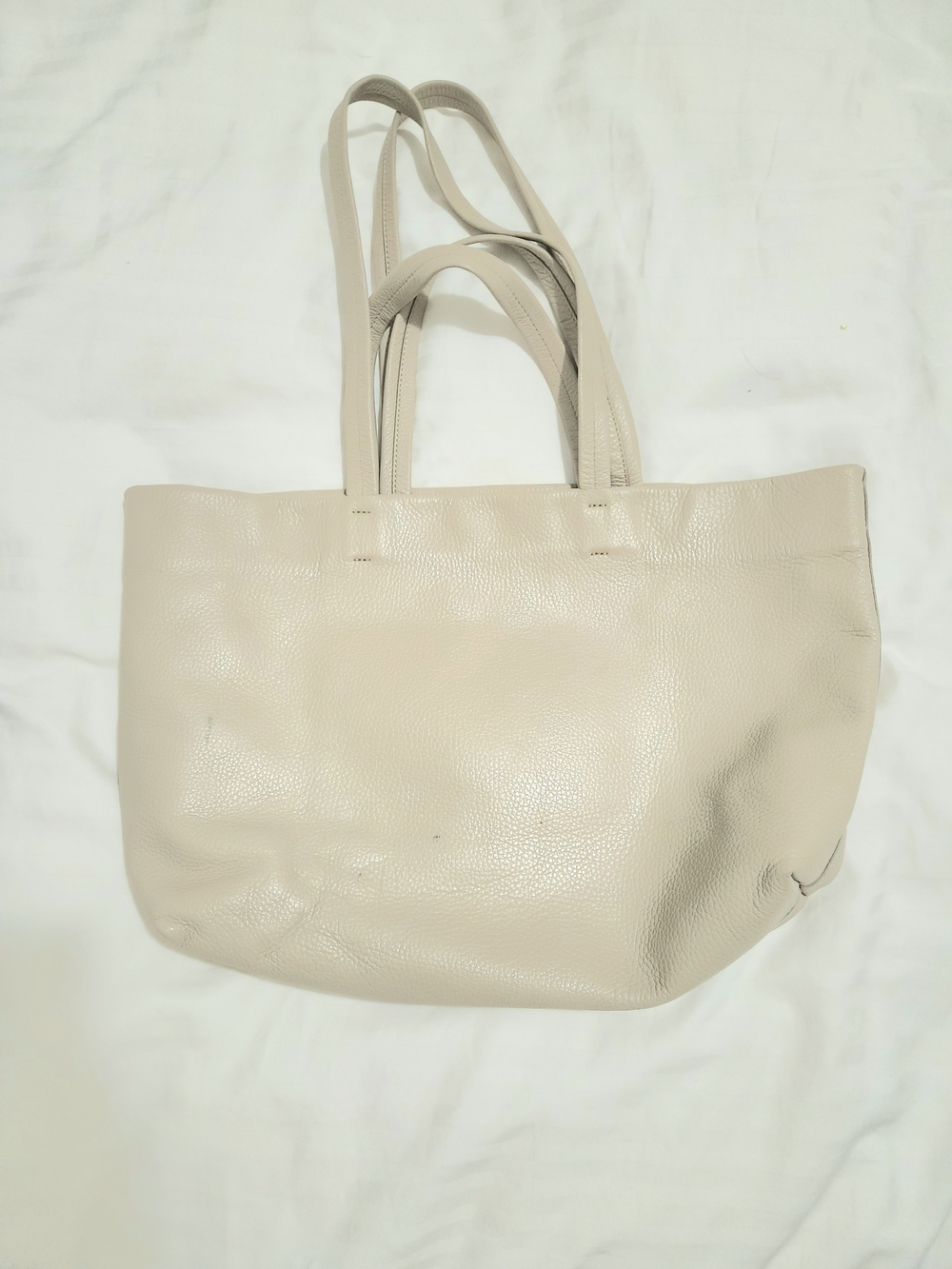 Cuyana Pebbled Leather Tote in Light Beige